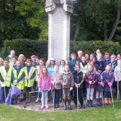 volunteers for common clearup, chesham bois 