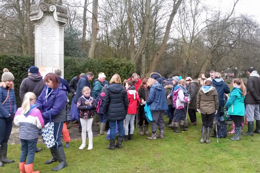 Chesham Bois Clean for the Queen 2016: meeting at the War Memorial