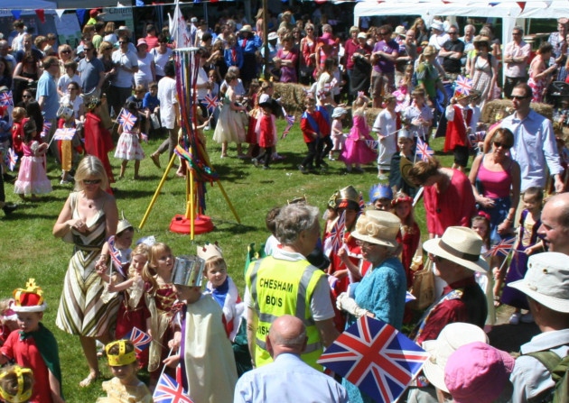 Diamond Jubilee parade chesham bois