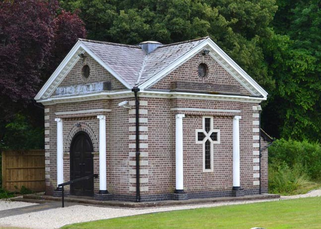 Photo of exterial of the chapel at chesham bois burial ground.