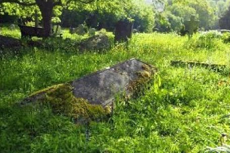 Photo of the memorial of Louise Jopling at Chesham Bois Burial Ground.