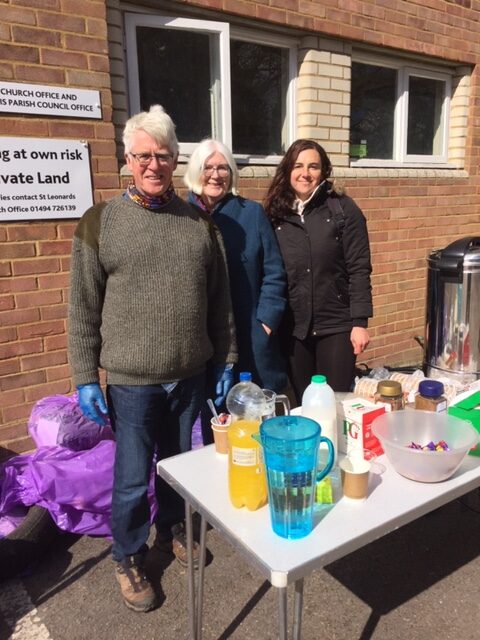 Chesham Bois residents at common clear-up 2022